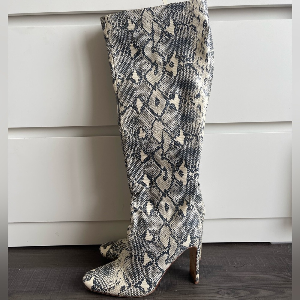 SO cool snake skin boots